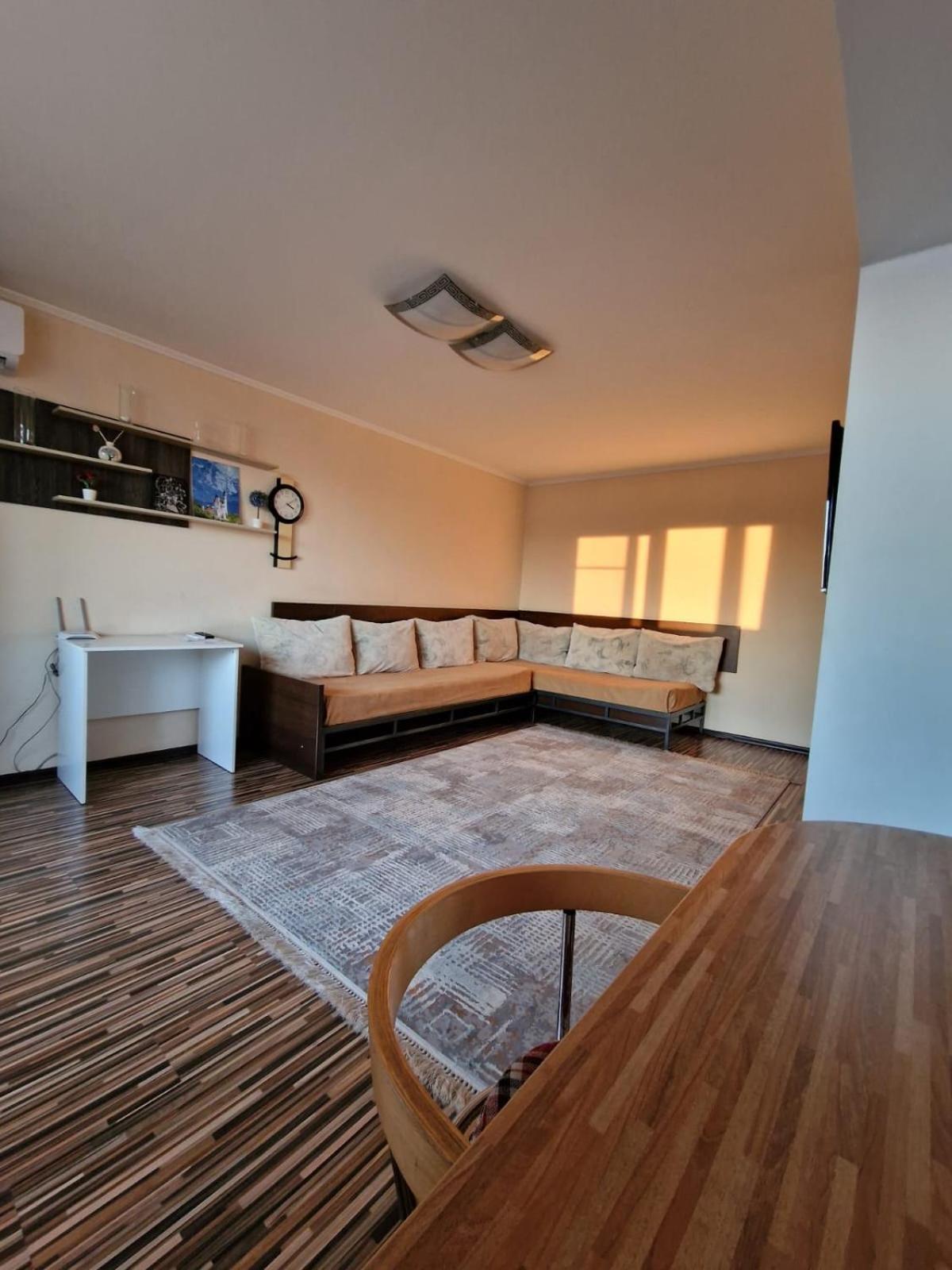 Apartment On Republic Square Ustʼ-Kamenogorsk Exterior foto